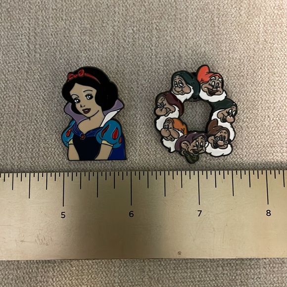 Snow White and the Seven Dwarfs Enamel Pin Set Disney - Picture 3 of 3